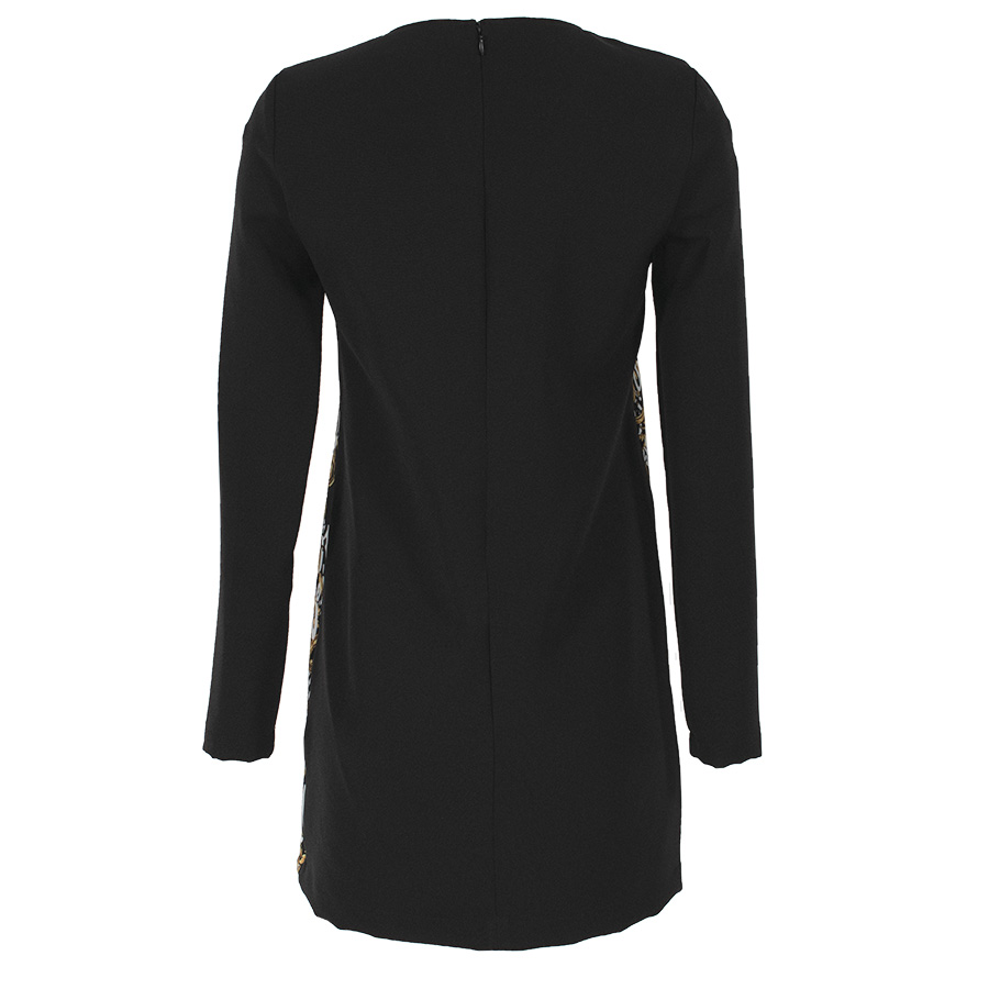 73HAO921-NS165_G89-01 Κοντό Μαύρο Φόρεμα Με Εμπριμέ Logo Versace Jeans Couture